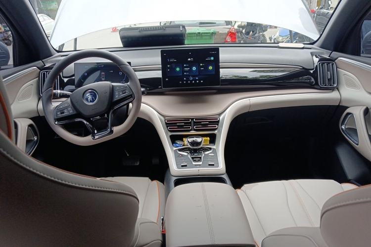 Used BYD Song Pro New Energy 2024 HONOR Edition DM-i 71KM Navigation Model Center Console