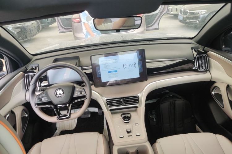 Used BYD Song Pro New Energy 2024 HONOR Edition DM-i 71KM Beyond Model Center Console