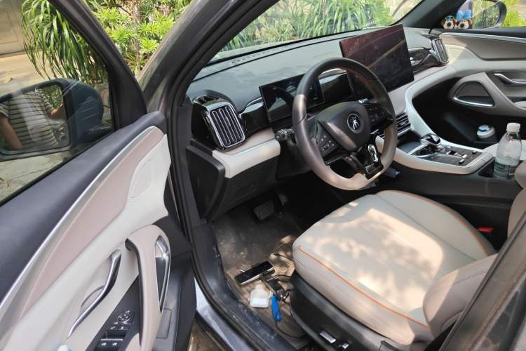 Used BYD Song Pro New Energy 2024 HONOR Edition DM-i 71KM Leading Model Driver Seat