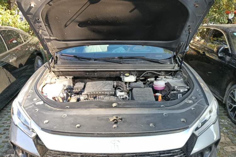 Used BYD Song Pro New Energy 2024 HONOR Edition DM-i 71KM Navigation Model Engine Bay