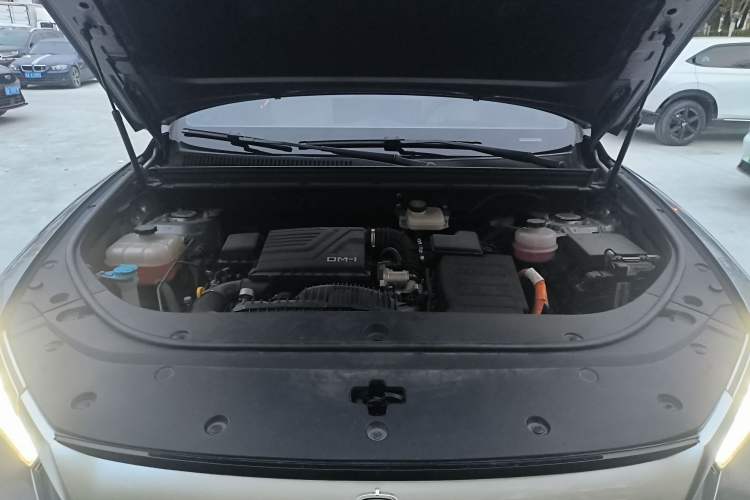 Used BYD Song Pro New Energy 2024 HONOR Edition DM-i 71KM Beyond Model Engine Bay