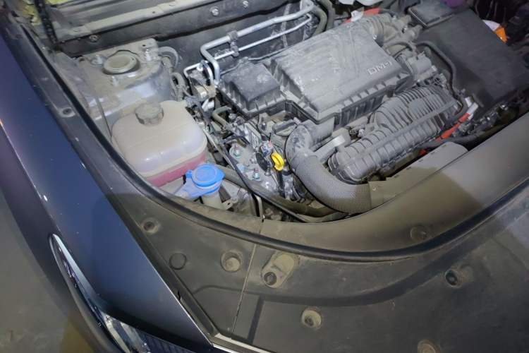 Used BYD Song Pro New Energy 2024 HONOR Edition DM-i 71KM Navigation Model Engine Bay Right
