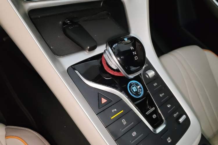 Used BYD Song Pro New Energy 2024 HONOR Edition DM-i 71KM Navigation Model Gear Lever