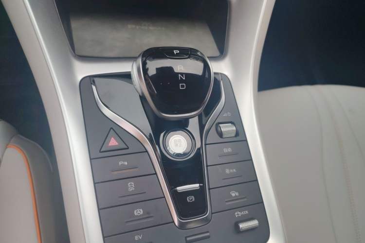 Used BYD Song Pro New Energy 2024 HONOR Edition DM-i 110KM Beyond Model Gear Lever