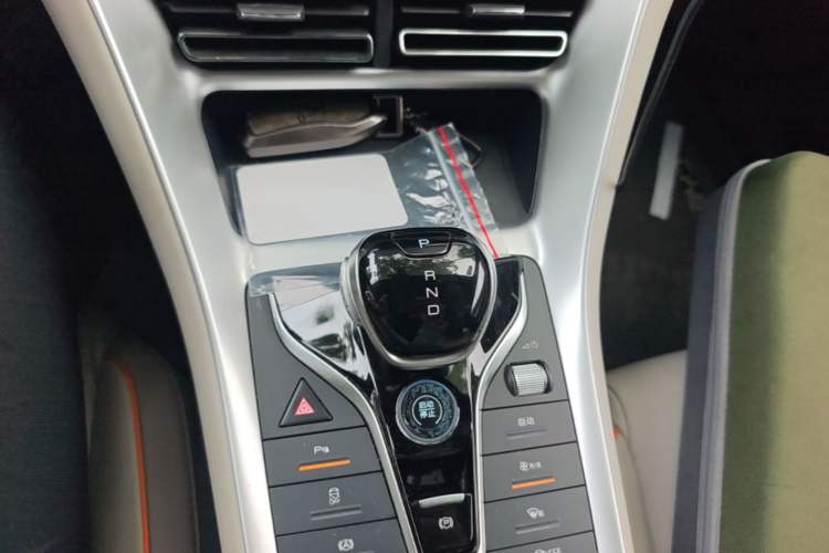 Used BYD Song Pro New Energy 2024 HONOR Edition DM-i 71KM Navigation Model Gear Lever