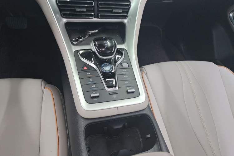 Used BYD Song Pro New Energy 2024 HONOR Edition DM-i 71KM Beyond Model Gear Lever