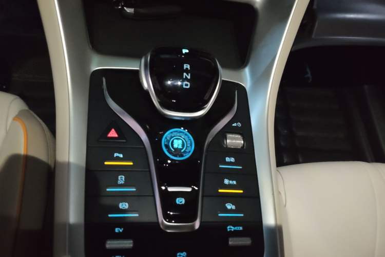 Used BYD Song Pro New Energy 2024 HONOR Edition DM-i 71KM Navigation Model Gear Lever
