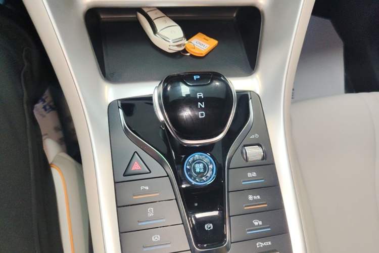 Used BYD Song Pro New Energy 2024 HONOR Edition DM-i 71KM Navigation Model Gear Lever