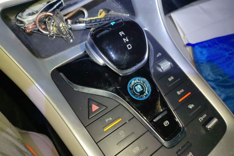 Used BYD Song Pro New Energy 2024 HONOR Edition DM-i 71KM Navigation Model Gear Lever