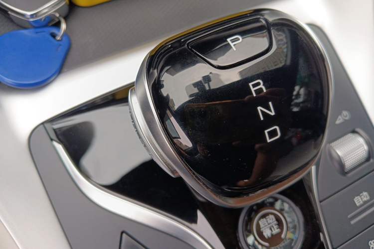 Used BYD Song Pro New Energy 2024 HONOR Edition DM-i 71KM Navigation Model Gear Lever