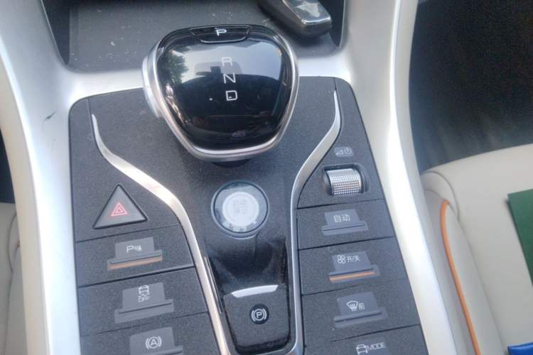 Used BYD Song Pro New Energy 2024 HONOR Edition DM-i 71KM Navigation Model Gear Lever