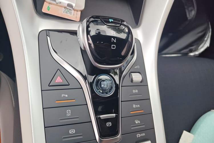 Used BYD Song Pro New Energy 2024 HONOR Edition DM-i 71KM Navigation Model Gear Lever