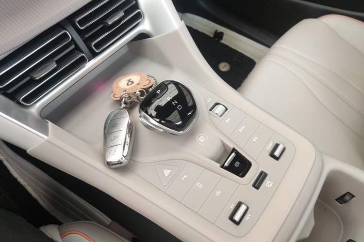 Used BYD Song Pro New Energy 2024 HONOR Edition DM-i 71KM Beyond Model Gear Lever