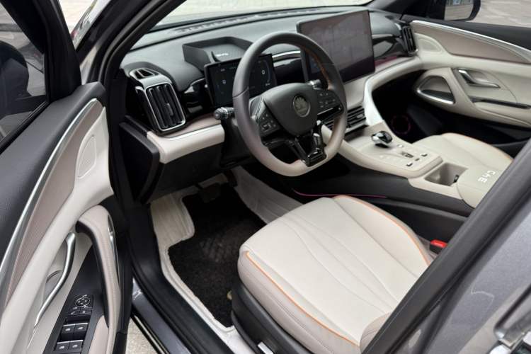 Used BYD Song Pro New Energy 2024 HONOR Edition DM-i 71KM Beyond Model Interior 1