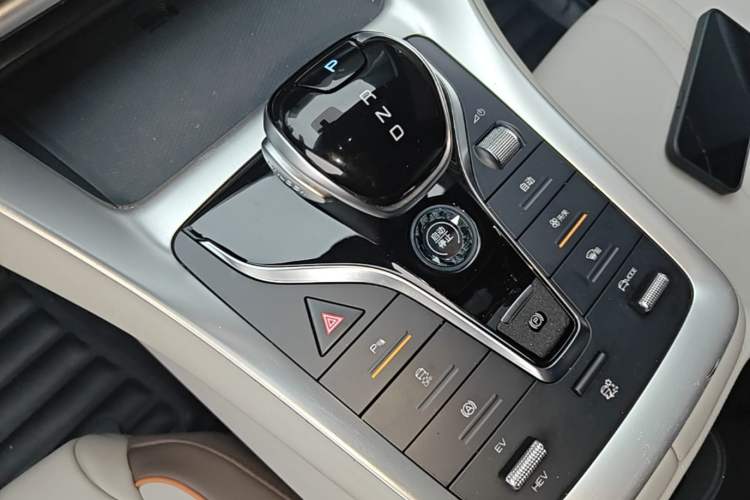 Used BYD Song Pro New Energy 2024 HONOR Edition DM-i 71KM Navigation Model Interior 1