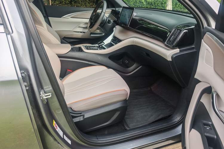 Used BYD Song Pro New Energy 2024 HONOR Edition DM-i 71KM Navigation Model Interior 3