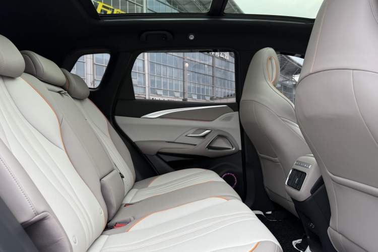 Used BYD Song Pro New Energy 2024 HONOR Edition DM-i 71KM Beyond Model Interior 5