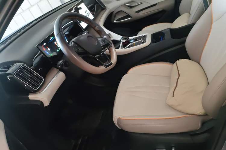 Used BYD Song Pro New Energy 2024 HONOR Edition DM-i 71KM Navigation Model Left Front Seat