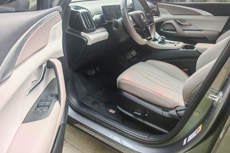 Used BYD Song Pro New Energy 2024 HONOR Edition DM-i 71KM Navigation Model Left Front Seat