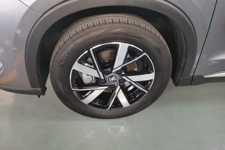 Used BYD Song Pro New Energy 2024 HONOR Edition DM-i 110KM Beyond Model Left Front Wheel Hub
