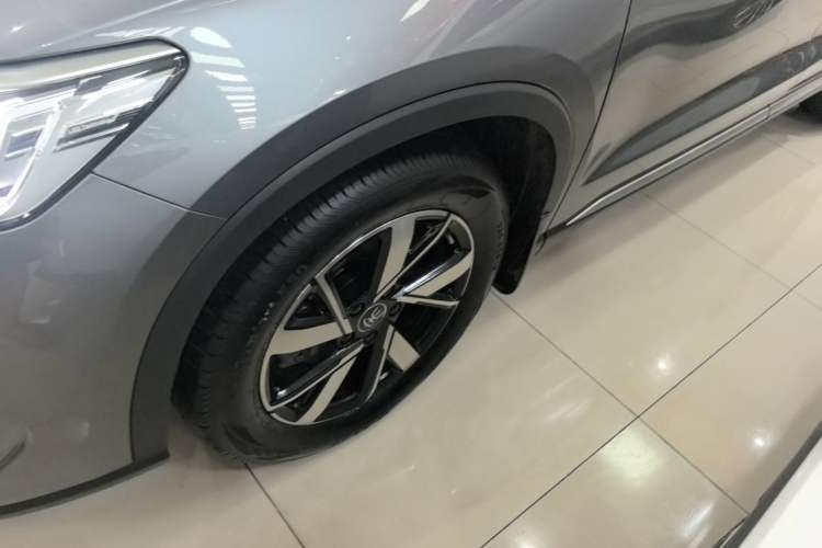 Used BYD Song Pro New Energy 2024 HONOR Edition DM-i 110KM Beyond Model Left Front Wheel Hub