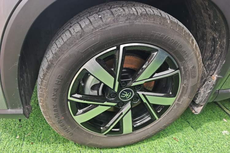 Used BYD Song Pro New Energy 2024 HONOR Edition DM-i 71KM Navigation Model Left Front Wheel Hub