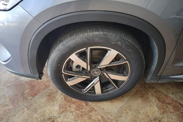 Used BYD Song Pro New Energy 2024 HONOR Edition DM-i 71KM Navigation Model Left Front Wheel Hub