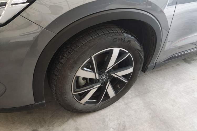 Used BYD Song Pro New Energy 2024 HONOR Edition DM-i 71KM Beyond Model Left Front Wheel Hub