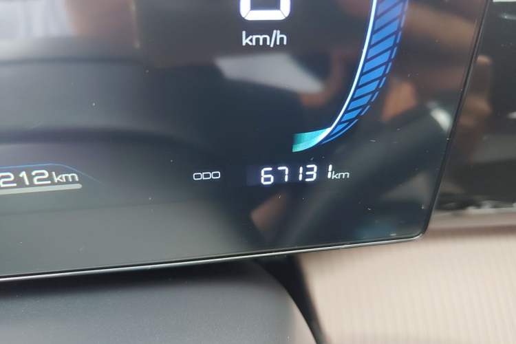 Used BYD Song Pro New Energy 2024 HONOR Edition DM-i 71KM Navigation Model Odometer Close Up