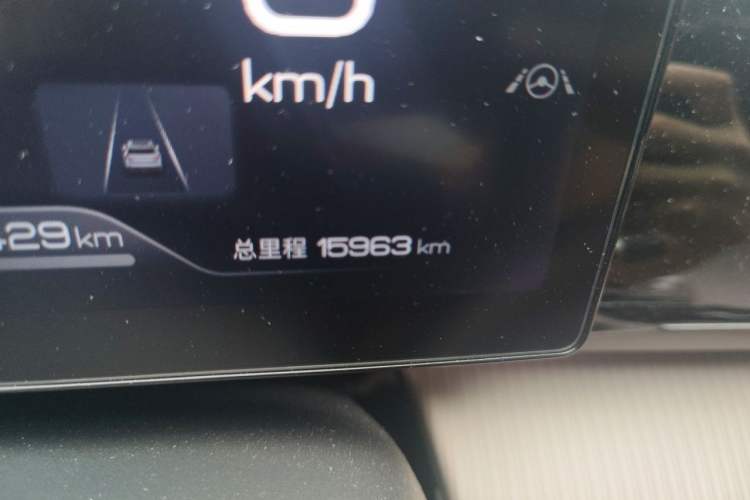 Used BYD Song Pro New Energy 2024 HONOR Edition DM-i 110KM Beyond Model Odometer Close Up