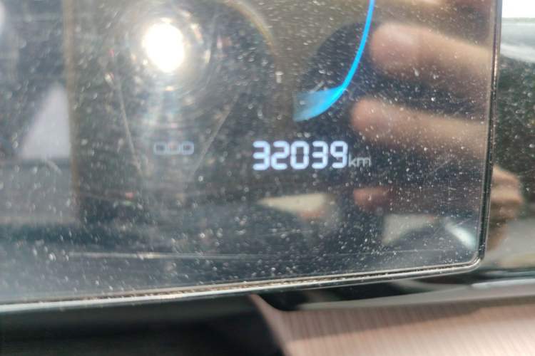 Used BYD Song Pro New Energy 2024 HONOR Edition DM-i 71KM Beyond Model Odometer Close Up