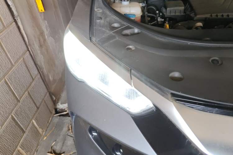 Used BYD Song Pro New Energy 2024 HONOR Edition DM-i 71KM Navigation Model Right Front Headlight