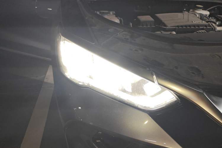 Used BYD Song Pro New Energy 2024 HONOR Edition DM-i 110KM Excellence Model Right Front Headlight