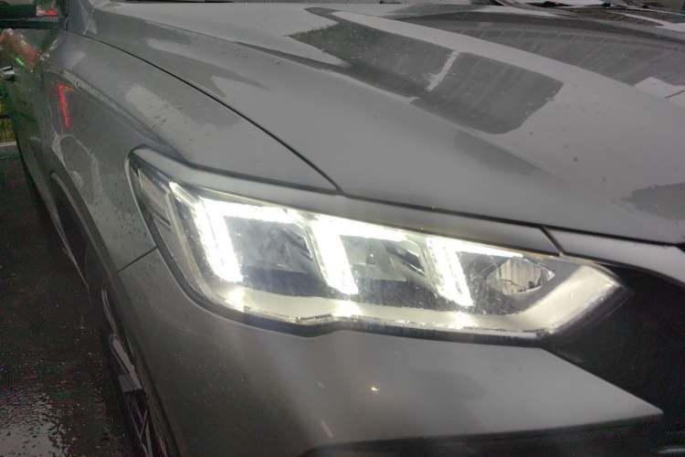 Used BYD Song Pro New Energy 2024 HONOR Edition DM-i 110KM Beyond Model Right Front Headlight