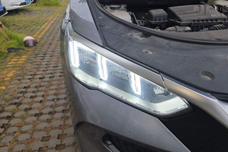 Used BYD Song Pro New Energy 2024 HONOR Edition DM-i 71KM Navigation Model Right Front Headlight