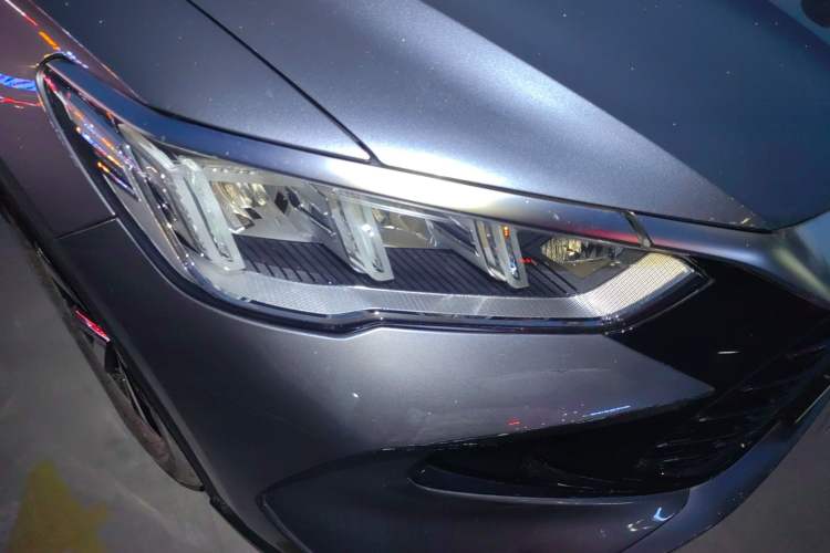 Used BYD Song Pro New Energy 2024 HONOR Edition DM-i 71KM Navigation Model Right Front Headlight
