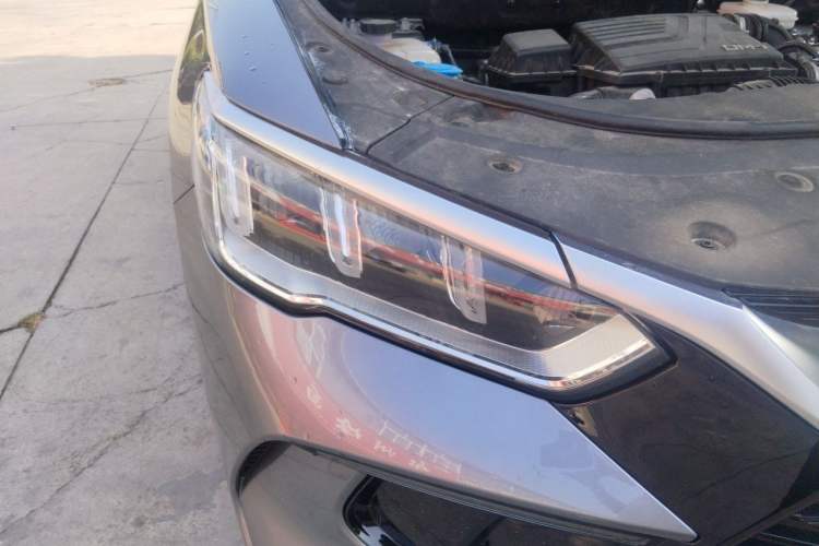 Used BYD Song Pro New Energy 2024 HONOR Edition DM-i 71KM Navigation Model Right Front Headlight