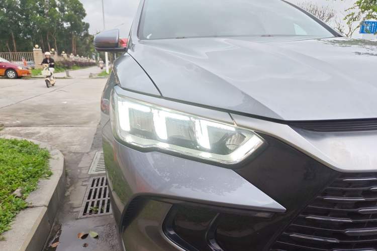 Used BYD Song Pro New Energy 2024 HONOR Edition DM-i 71KM Navigation Model Right Front Headlight