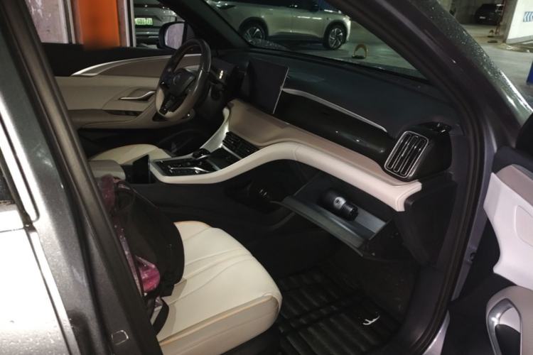 Used BYD Song Pro New Energy 2024 HONOR Edition DM-i 71KM Navigation Model Right Front Seat
