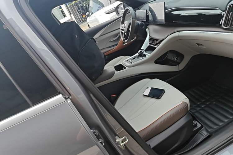 Used BYD Song Pro New Energy 2024 HONOR Edition DM-i 71KM Navigation Model Right Front Seat