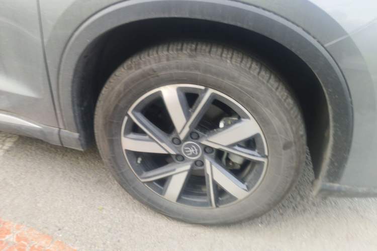Used BYD Song Pro New Energy 2024 HONOR Edition DM-i 71KM Navigation Model Right Front Wheel Hub