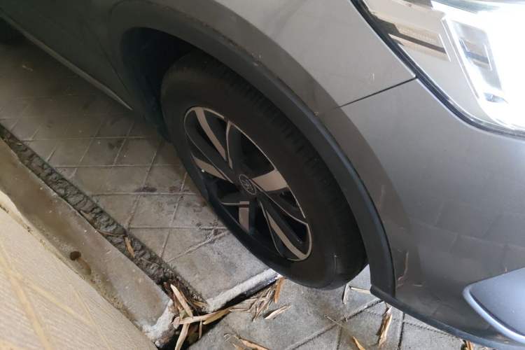 Used BYD Song Pro New Energy 2024 HONOR Edition DM-i 71KM Navigation Model Right Front Wheel Hub