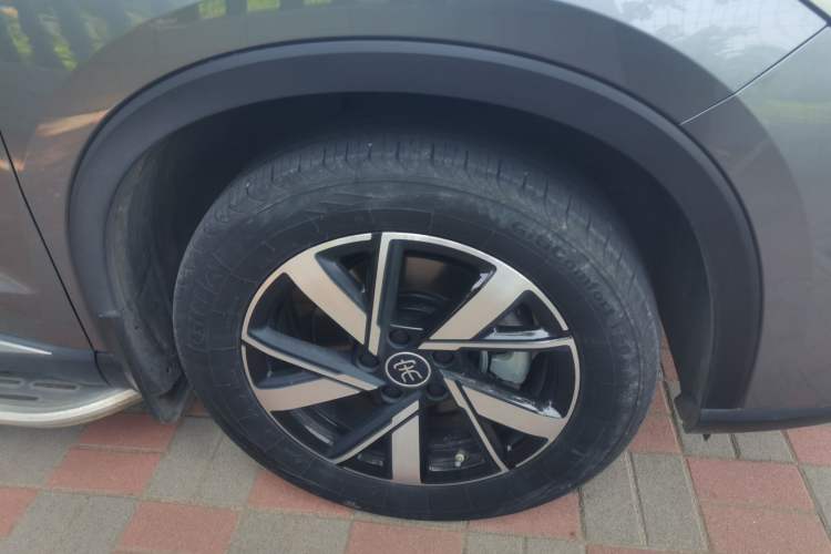 Used BYD Song Pro New Energy 2024 HONOR Edition DM-i 71KM Navigation Model Right Front Wheel Hub