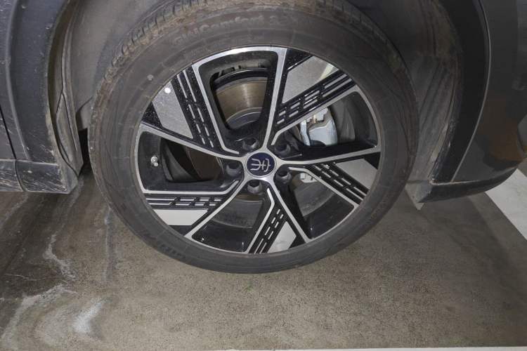 Used BYD Song Pro New Energy 2024 HONOR Edition DM-i 110KM Excellence Model Right Front Wheel Hub