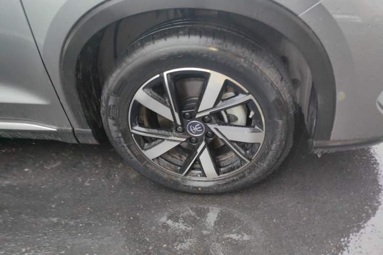 Used BYD Song Pro New Energy 2024 HONOR Edition DM-i 110KM Beyond Model Right Front Wheel Hub