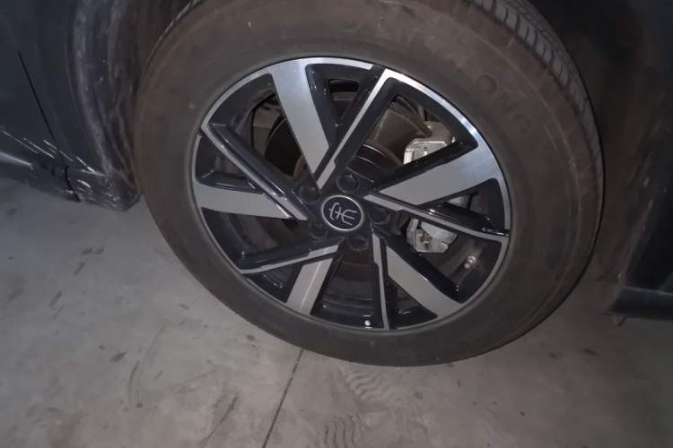 Used BYD Song Pro New Energy 2024 HONOR Edition DM-i 110KM Beyond Model Right Front Wheel Hub