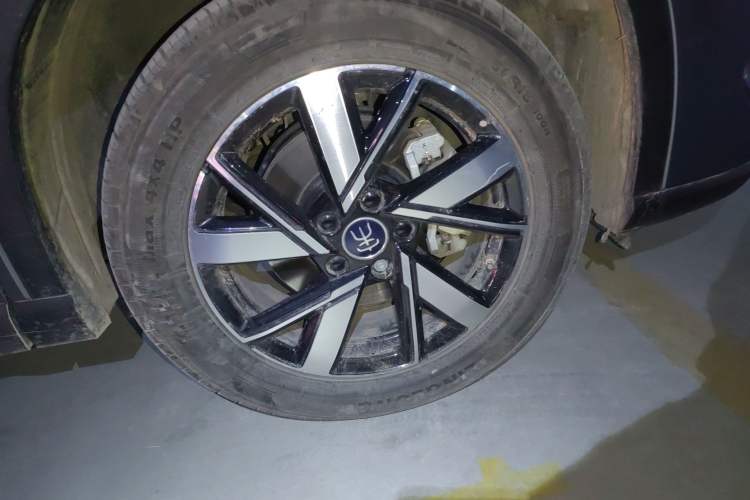 Used BYD Song Pro New Energy 2024 HONOR Edition DM-i 71KM Navigation Model Right Front Wheel Hub