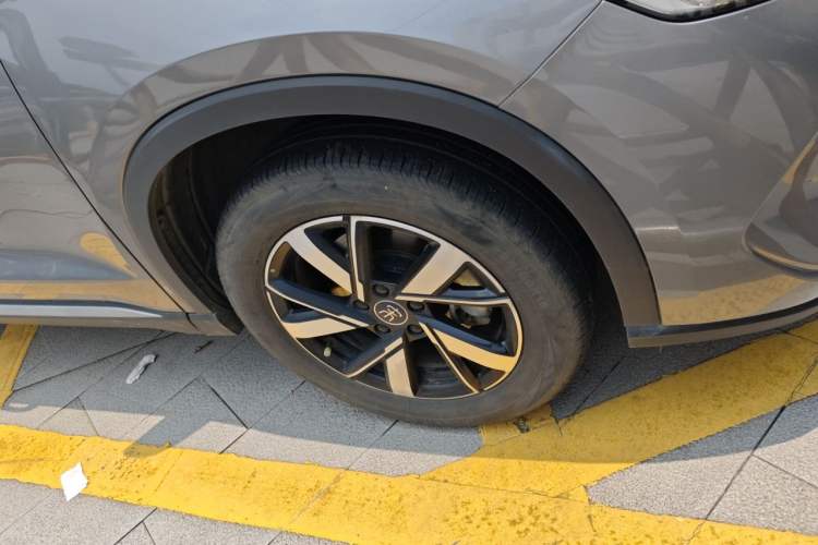 Used BYD Song Pro New Energy 2024 HONOR Edition DM-i 71KM Navigation Model Right Front Wheel Hub