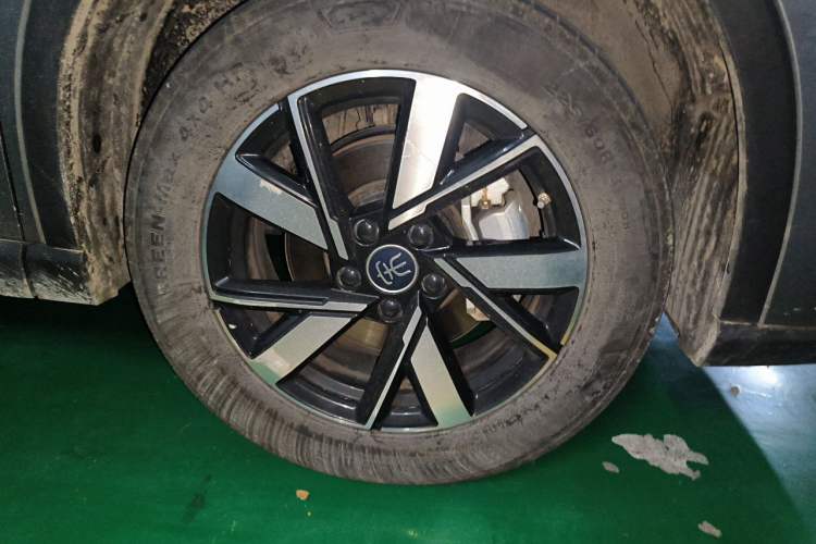 Used BYD Song Pro New Energy 2024 HONOR Edition DM-i 110KM Beyond Model Right Front Wheel Hub