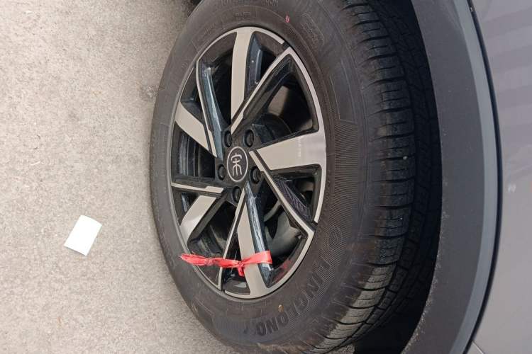 Used BYD Song Pro New Energy 2024 HONOR Edition DM-i 71KM Navigation Model Right Front Wheel Hub